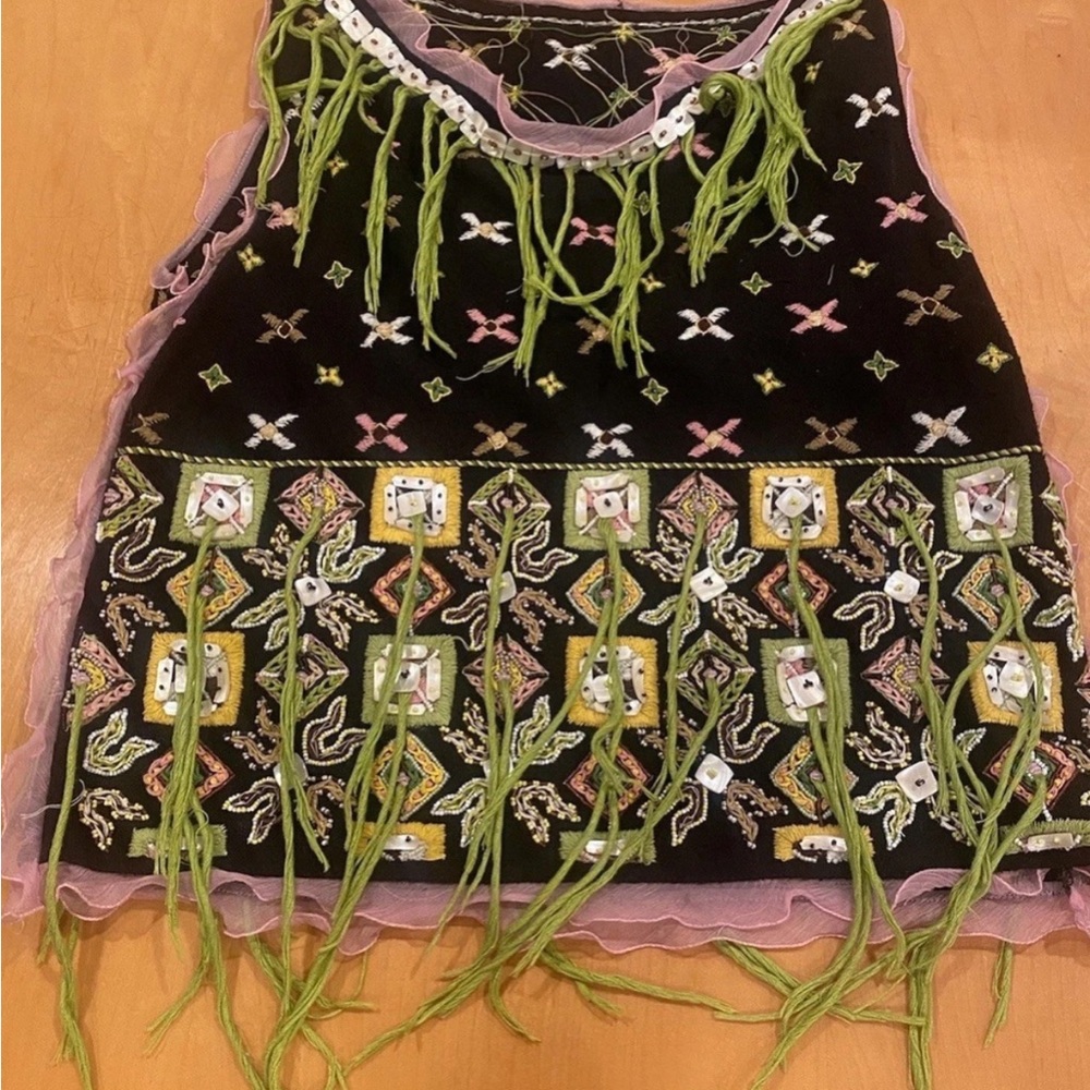 S/S 2000 Fendi by
KarlLagerfeld Beaded
EmbroideryPink Chiffon Trim
Top M - Picture 3 of 6